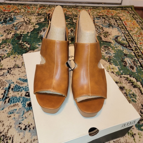 NIB A.N.A Light Brown Strappy Platform Heels, Size 10M Office Wedding Guest - Picture 3 of 7